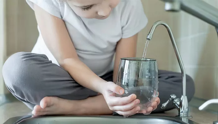 Как долго нужно ждать, пока диспенсер для воды простерилизуется?